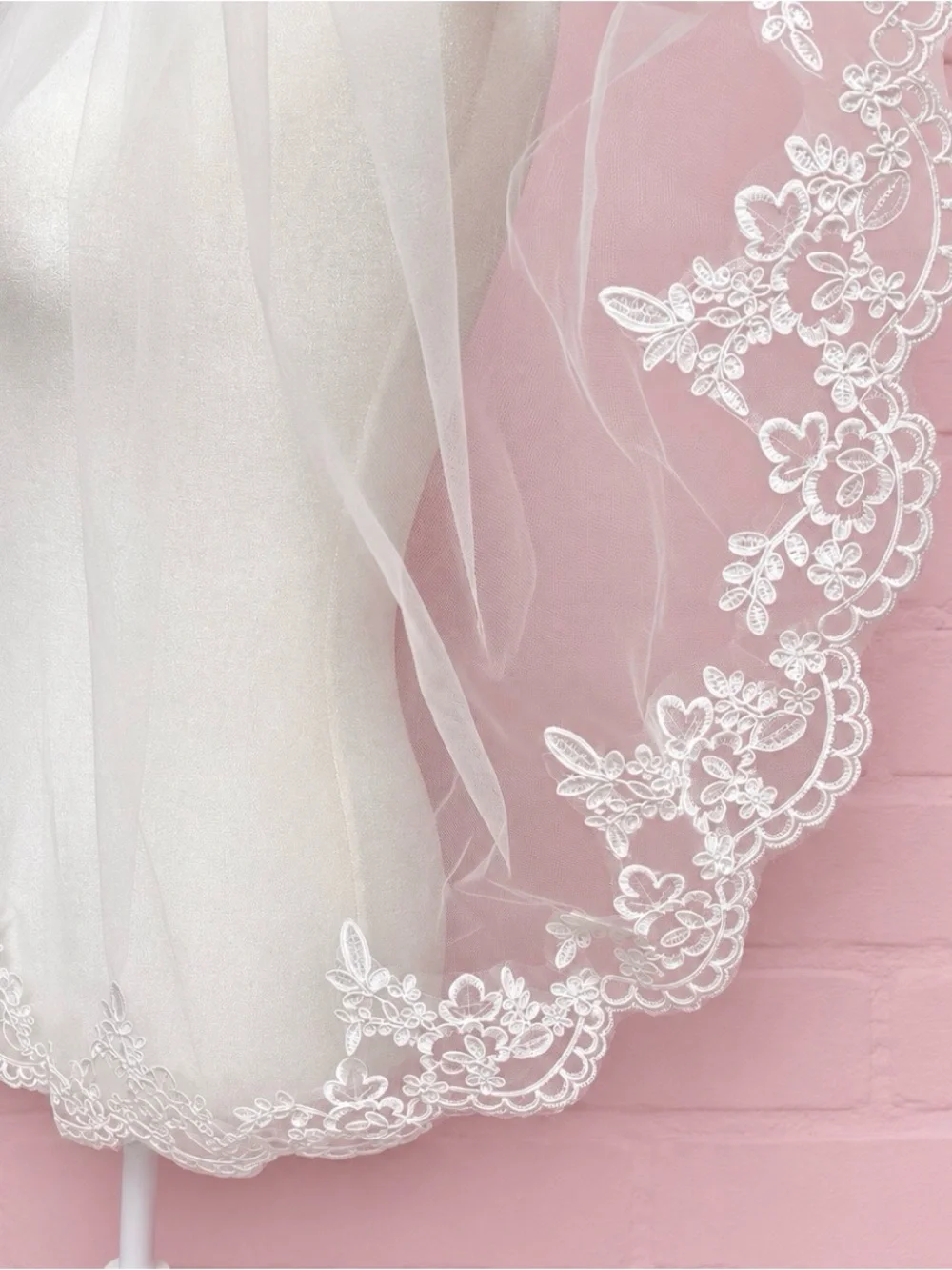 Elegant Ivory Single Tier Wedding Veil